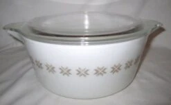 Vintage 1963 Pyrex White W/ Brown TOWN & COUNTRY Glass Cinderella 2 1/2 Quart Casserole W/ Clear Glass Lid