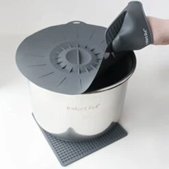Electric Pressure Cooker Official Starter Accessories Set - Pair Of Mini Mitts, Heat Resistant Mat/ Pot Holder, & Suction Sealing Lid -Wilton Shop 41DFwATKVoL