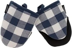 Cuisinart Neoprene Mini Oven Mitts, 2pk - Heat Resistant Pot Holders To Protect Hands With Non-Slip Grip And Hanging Loop - Ideal For Handling Hot Cookware - Buffalo Check, Jet Black -Wilton Shop 41JdF9nAUUL. AC