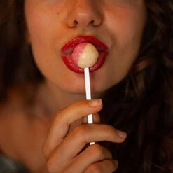 Lollipop Sticks,500 Pieces White Paper Treat Lollipop Sticks Lollipop Treat Sticks Sucker Stick For Cake Topper,Rainbow Candy, Cake Pops Chocolate (4 Inch) -Wilton Shop 41K32d0snvL