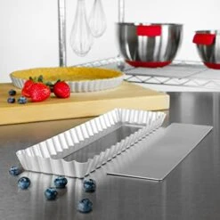 PFT-1375 Rectangle Fluted Tart Pan, 13.75 X 4.25 Inch -Wilton Shop 41RRLGY597L