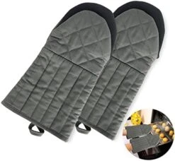Mini Oven Mitts, 2 Pack Heat Resistant 300 ºF Little Oven Gloves Pot Holder Neoprene Cotton Trivet For Kitchen Cooking - Non-Slip Grip, Hanging Loop, 7 X 6 Inches, Grey (Yellow) -Wilton Shop 41YGqK2sphL. AC