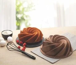 Exclusive & Novelty Collection Cake Pans (Daisy, Bordeaux) 25 Exclusive & Novelty Collection Cake Pans (Daisy, Bordeaux) -Wilton Shop 41pePtZsdUL. AC