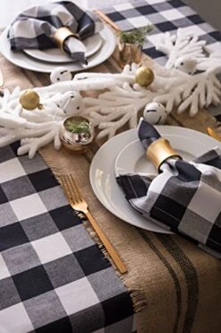 Buffalo Check Collection, Classic Farmhouse Tablecloth, Tablecloth, 70" Round, Black & White -Wilton Shop 51AG2Z7YuvL
