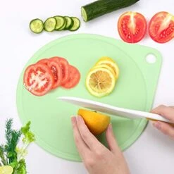 Kids Cooking Supplies Knife (3-Piece) And Cutting Board/Firm Grip, Safe Lettuce And Salad Knives, Real Kids Cooking Tool In 3 Sizes & Colors, Serrated Edges, BPA-Free (Green) -Wilton Shop 51KDegTQnML