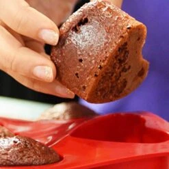 SMF-032 Silicone Bakeware 9-Cavity Madeleine (1 Oz) -Wilton Shop 51MrTZhfzPL