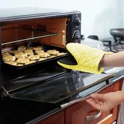 Mini Oven Mitts, 2 Pack Heat Resistant 300 ºF Little Oven Gloves Pot Holder Neoprene Cotton Trivet For Kitchen Cooking - Non-Slip Grip, Hanging Loop, 7 X 6 Inches, Grey (Yellow) -Wilton Shop 51O8AQ1vsKL