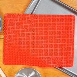 Lthy Homewares Raised Silicone Baking Sheet Non-Stick Cooking Mat Oven Tray Liner, Red Set Of 3 -Wilton Shop 51S6lZWvqoL