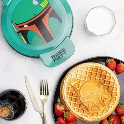 Star Wars Boba Fett Round Waffle Maker - Bounty Hunter Breakfast -Wilton Shop 51c1fukmvHL