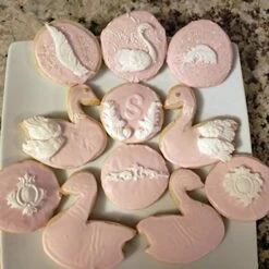 Baroque Silicone Fondant Molds, (4 Pack) Scrolls Border Feather Crown Corner Molds, For Cake Cupcake Decorating Chocolate Candy Polymer Clay -Wilton Shop 51gEsoLbbWL