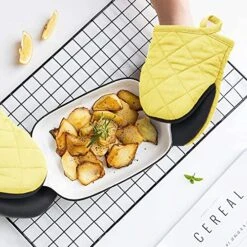 Mini Oven Mitts, 2 Pack Heat Resistant 300 ºF Little Oven Gloves Pot Holder Neoprene Cotton Trivet For Kitchen Cooking - Non-Slip Grip, Hanging Loop, 7 X 6 Inches, Grey (Yellow) -Wilton Shop 51jLi6vUbIL