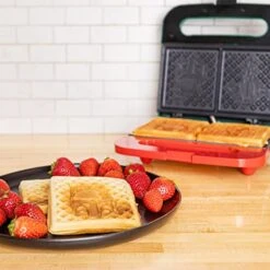 WM2-SRW-BBF Star Wars Boba Fett Double-Square Waffle Maker, 9" X 9", Green -Wilton Shop 51oq9jvTu8L