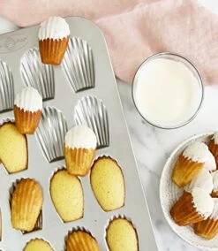 Bakeware Madeleine, Warp Resistant Nonstick Baking Pan, Made In The USA From Aluminized Steel, 16-Well, Silver 15 Bakeware Madeleine, Warp Resistant Nonstick Baking Pan, Made In The USA From Aluminized Steel, 16-Well, Silver -Wilton Shop 51uHvaKLYbL